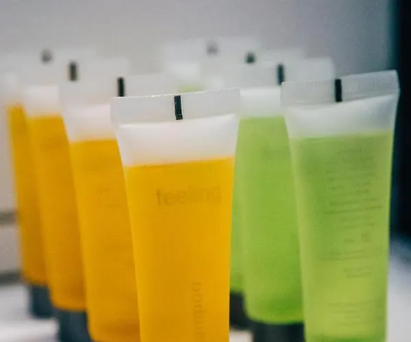 Designer 2-Bedroom Apartment 150M From Mackenzie Beach * לרנקה