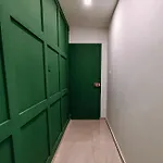 Designer 2-Bedroom Apartment 150M From Mackenzie Beach *