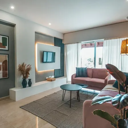 アパート Designer 2-bedroom 150m From Mackenzie