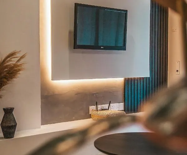 Διαμέρισμα Designer 2-Bedroom Apartment 150M From Mackenzie Beach Λάρνακα