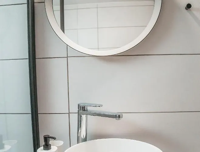 Designer 2-Bedroom Apartment 150M From Mackenzie Beach Διαμέρισμα Λάρνακα