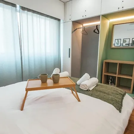 Designer 2-bedroom 150m From Mackenzie