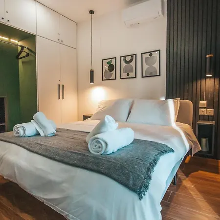 Designer 2-bedroom 150m From Mackenzie